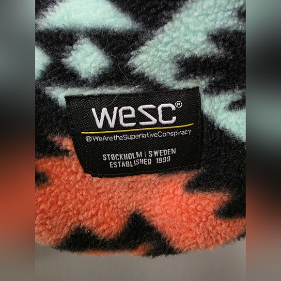 Geometric/Aztec Fleece Zip Up - Picture 5 of 6